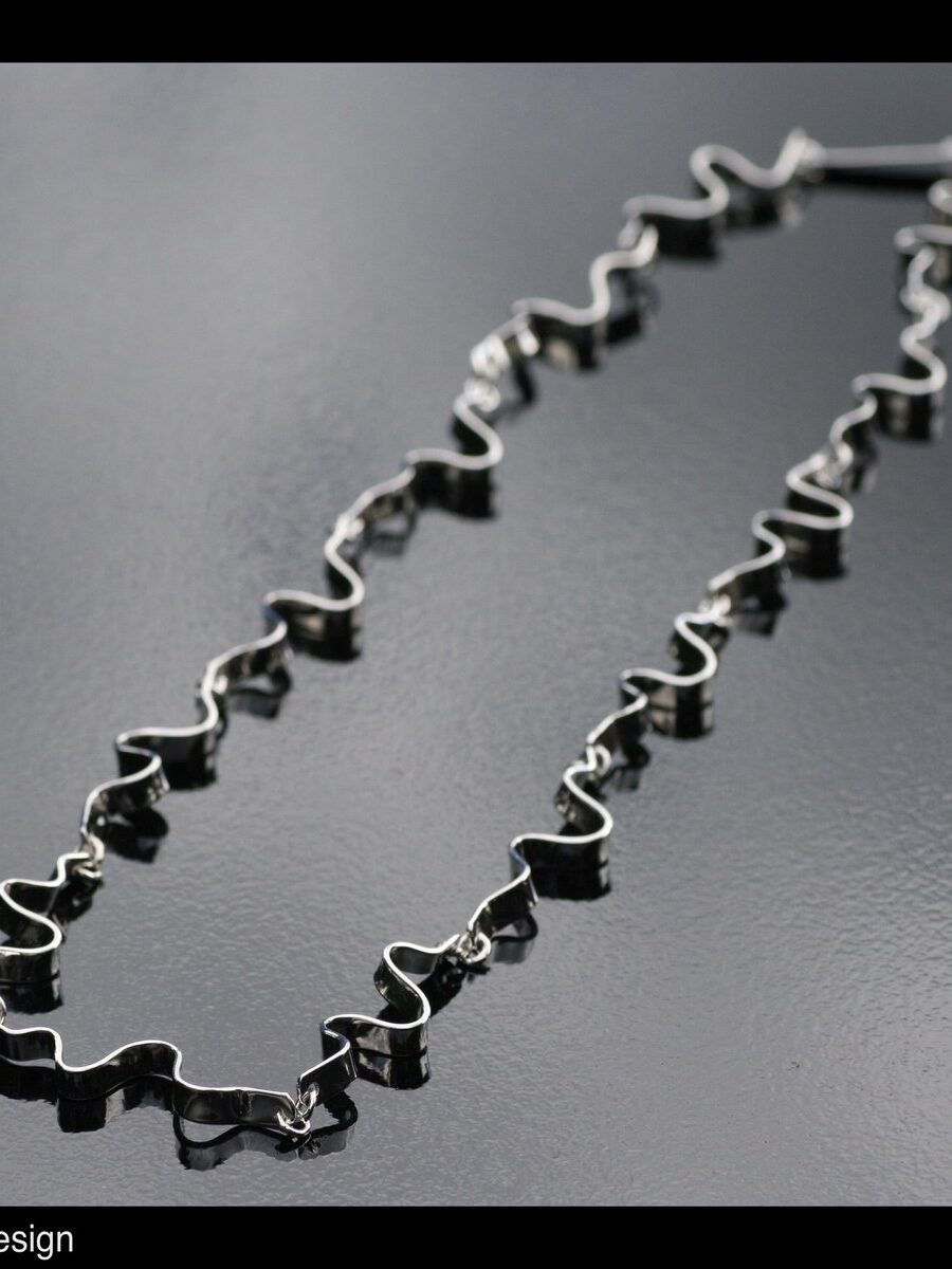 Vågigt halsband